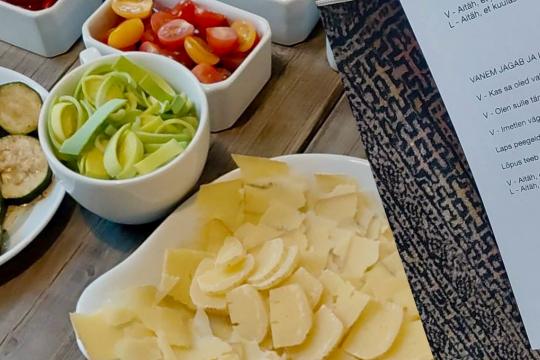 Pitsa tegemise toiduained ja abitekstiga leht koolituselt